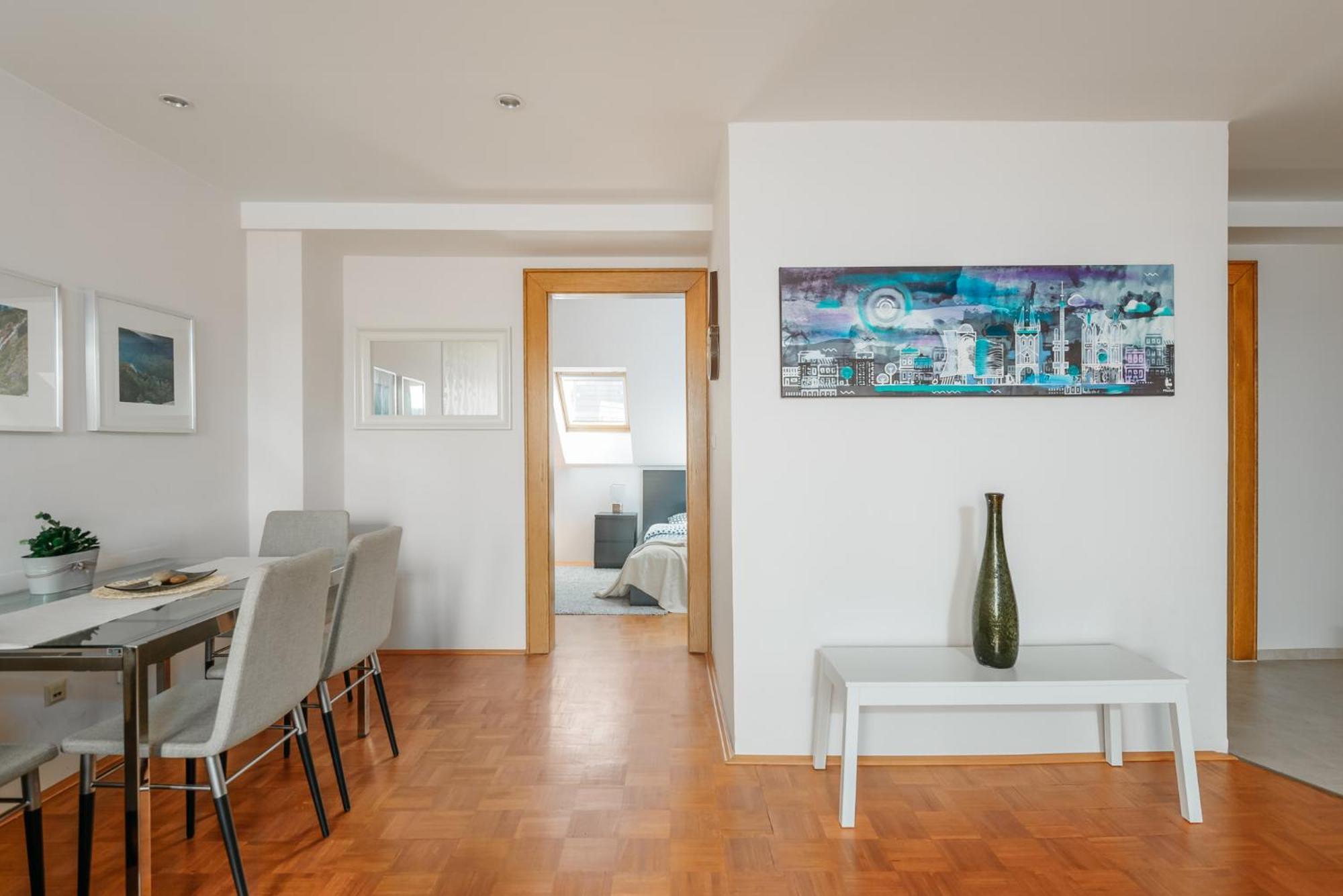 Roy 2Br Apt With Prague Castle View, Parking & Ac By Easybnb Premium — Photos 3